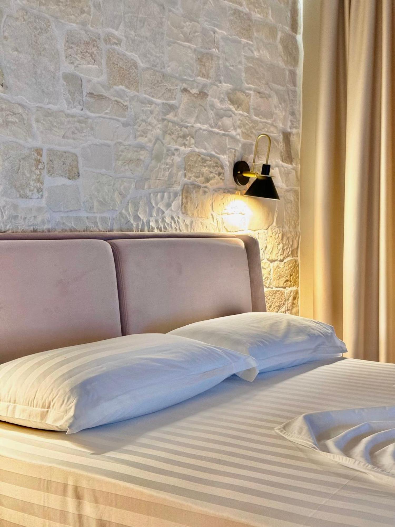 Bujtina Apsus Hotel Berat Ngoại thất bức ảnh